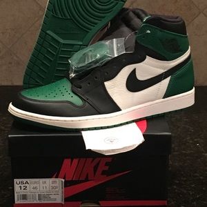 Jordan 1 Pine Green Size 12 court purple bred top